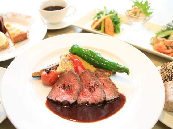 【西鉄旅行「かんぱち・いちろく」貸切特別企画/添乗員同行】 2026年5月30日(土)出発 特急「かんぱち号」で行く絶景のくじゅう花公園と 鶴見岳のミヤマキリシマ 1泊2日2