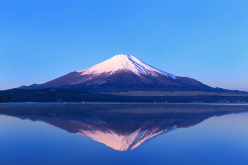 【青森空港発】 富士山ぐるっと周遊絶景巡り　雄大な太平洋に面したオーシャンビューのお部屋の熱海温泉と自家源泉かけ流しの温泉は美肌の湯石和温泉　3日間3