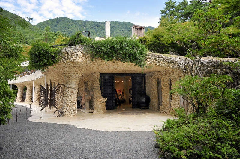 【千葉県内※銚子・茂原発着ルートを除く発】 美食交響曲♪生演奏を聴きながら♬期間限定音楽家ランチ 某世界的ガイドブックで３ツ星認定　「久保田一竹美術館」　日帰り3