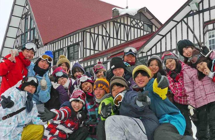 [新宿発]【往復バスで行く】朝発「ホテルグリーンプラザ上越」 2泊3日【1日リフト入場券2枚付】【翌朝食付】2