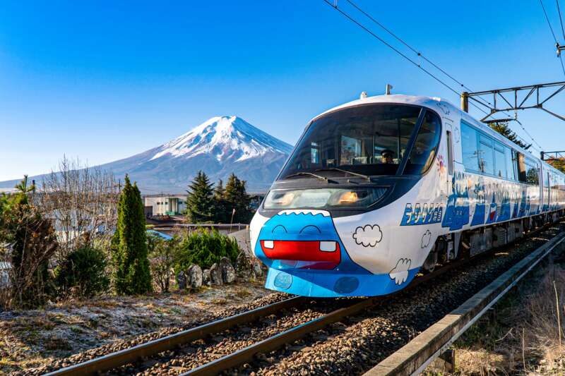 【山口宇部空港発】 リゾナーレ八ヶ岳と富士ビューホテルに泊まる雪景色の富士山とフジサン特急３日間3