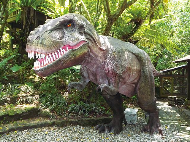 ■【え！沖縄で恐竜！！？】DINO 恐竜 PARK やんばる亜熱帯の森入園券付き　ホテルを自由自在に組み合せ！沖縄本島ちゃんぷるーチョイス2泊3日（レンタカー付）2