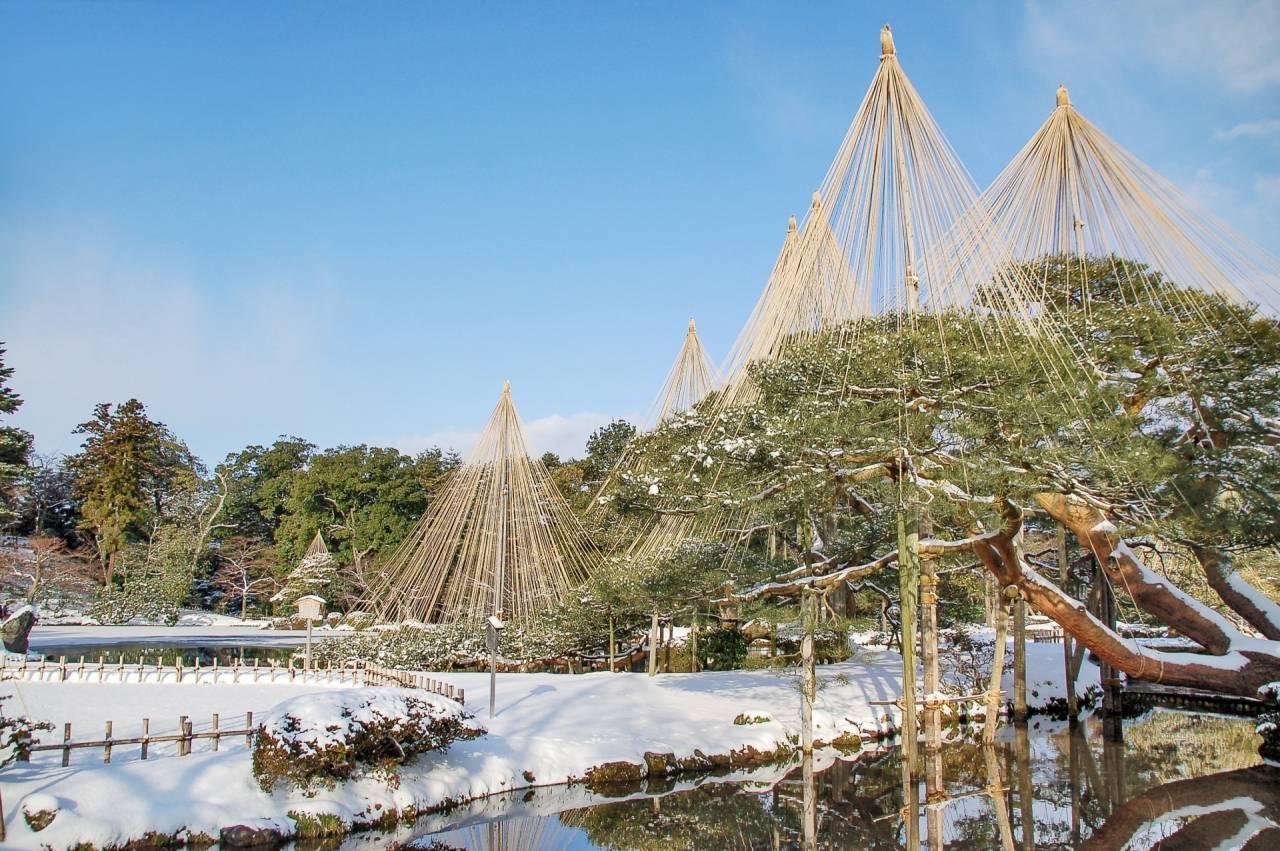 かにづくし料理を食す！名旅館・片山津温泉「佳水郷」2日間【藤井寺・五位堂・橿原神宮・大和八木発】3