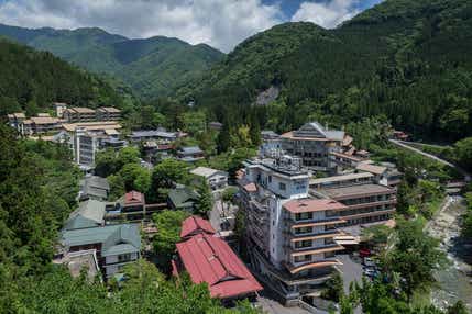 【熊谷駅発】 ＜WEB予約・カード決済限定　入湯税は現地払い＞特急草津・四万で行く　上州の名湯四万温泉「四万グランドホテル」フリープラン2日間
