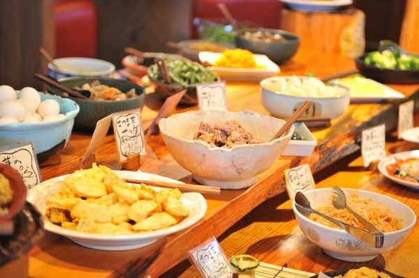 【茨城県内発】 桃1箱付き!福島あづま果樹園桃狩り食べ放題 自然食の隠れ家『ガーデンレストランサララ』約50種ランチバイキング 日帰り3