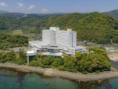 ■【往復福岡空港利用】「夕朝食＆滞在中レンタカー付」オールインクルーシブサービスでワンランク上のリゾートホテル♪グランドメルキュール別府湾リゾート＆スパ2泊3日