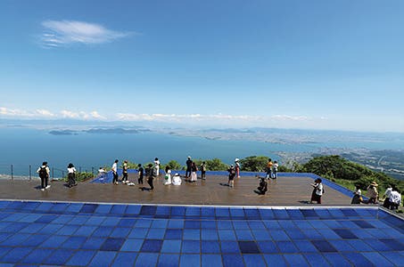 【東岡崎発着】天空の絶景リゾートびわ湖テラスと信楽高原鐡道&オリジナル信楽焼パフェ 日帰り <ワクチン・検査パッケージ適用ツアー>