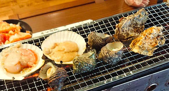 <新宿発・西船橋駅発>不滅の人気!味覚の房総食べ放題、味惑の旅♪豪華な海鮮浜焼き食べ放題&ソフトドリンクも飲み放題に!酒蔵で日本酒試飲も!さらにはちみつかけ放題&フォトジェニックな絶景スポット「原岡桟橋」巡る旅♪