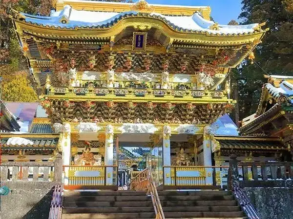 【横浜発】紅葉の「日光社寺」フリー散策&巨大地下神殿「大谷資料館」◎世界遺産認定のパワースポット日光で秋のお出かけ♪ご朱印集めもばっちり。さらに幻想的な地下空間の広がる大谷資料館の入館料込み。追加オプションでふわとろ季節のパンケーキを満喫!