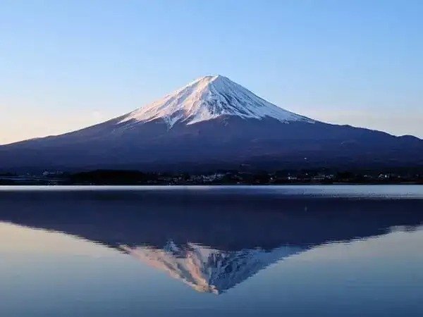 【新宿発】山梨の味覚満喫&絶景スポット巡り旅&もも狩り◎河口湖の絶景フォトスポットと世界遺産富士山を手軽に楽しむ!旬の果物狩り食べ放題と山梨名物ほうとう&山梨ブランド肉の昼食付でグルメもばっちり★